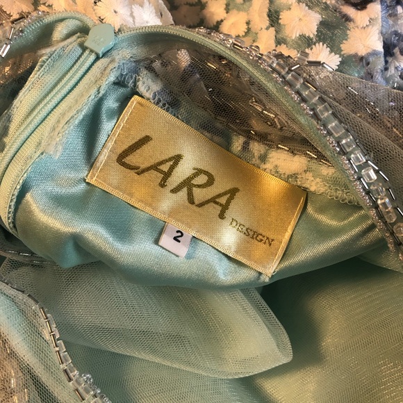 Full length Blue floral gown Size 2 - Picture 6 of 14